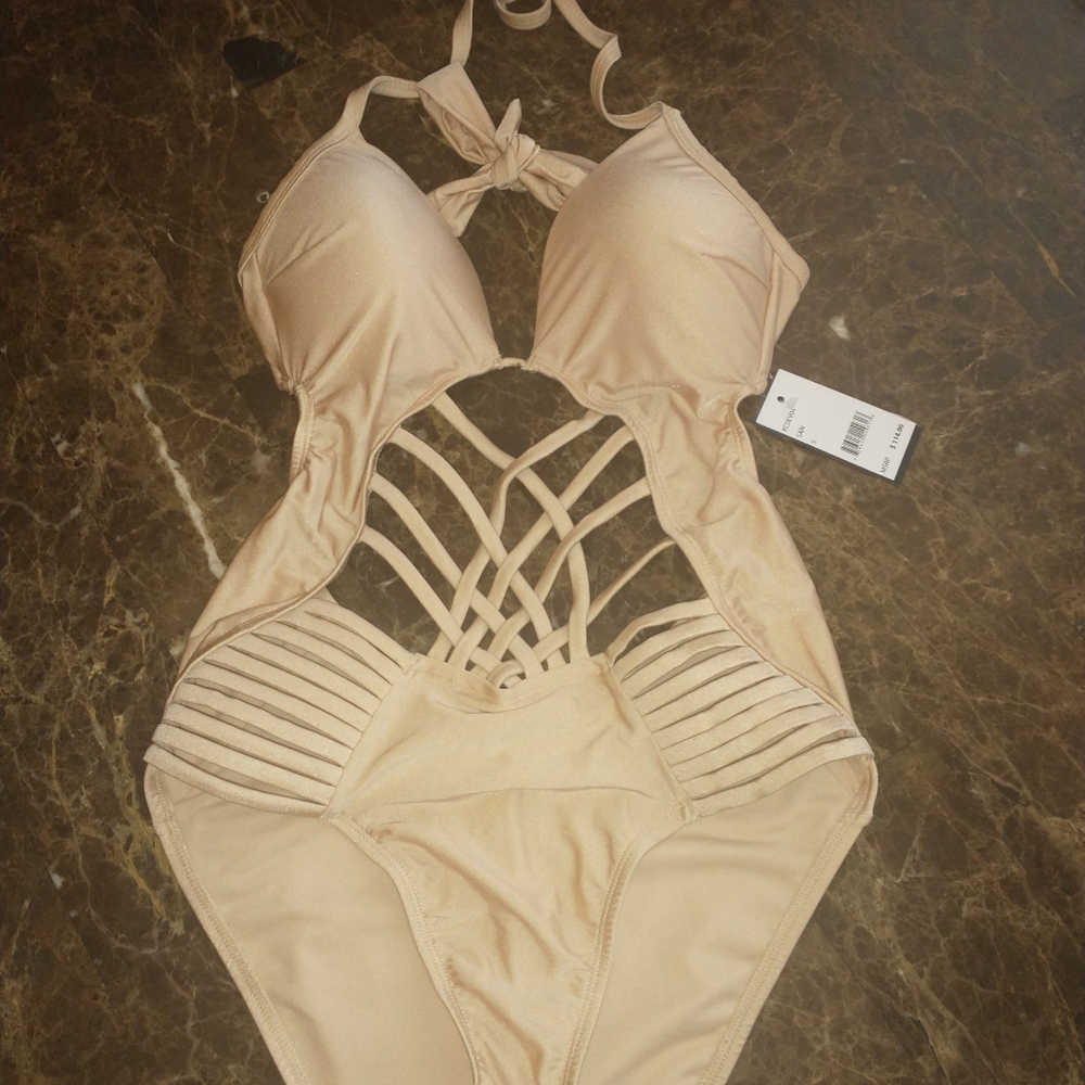 Super sexy 1 piece bathing suit
